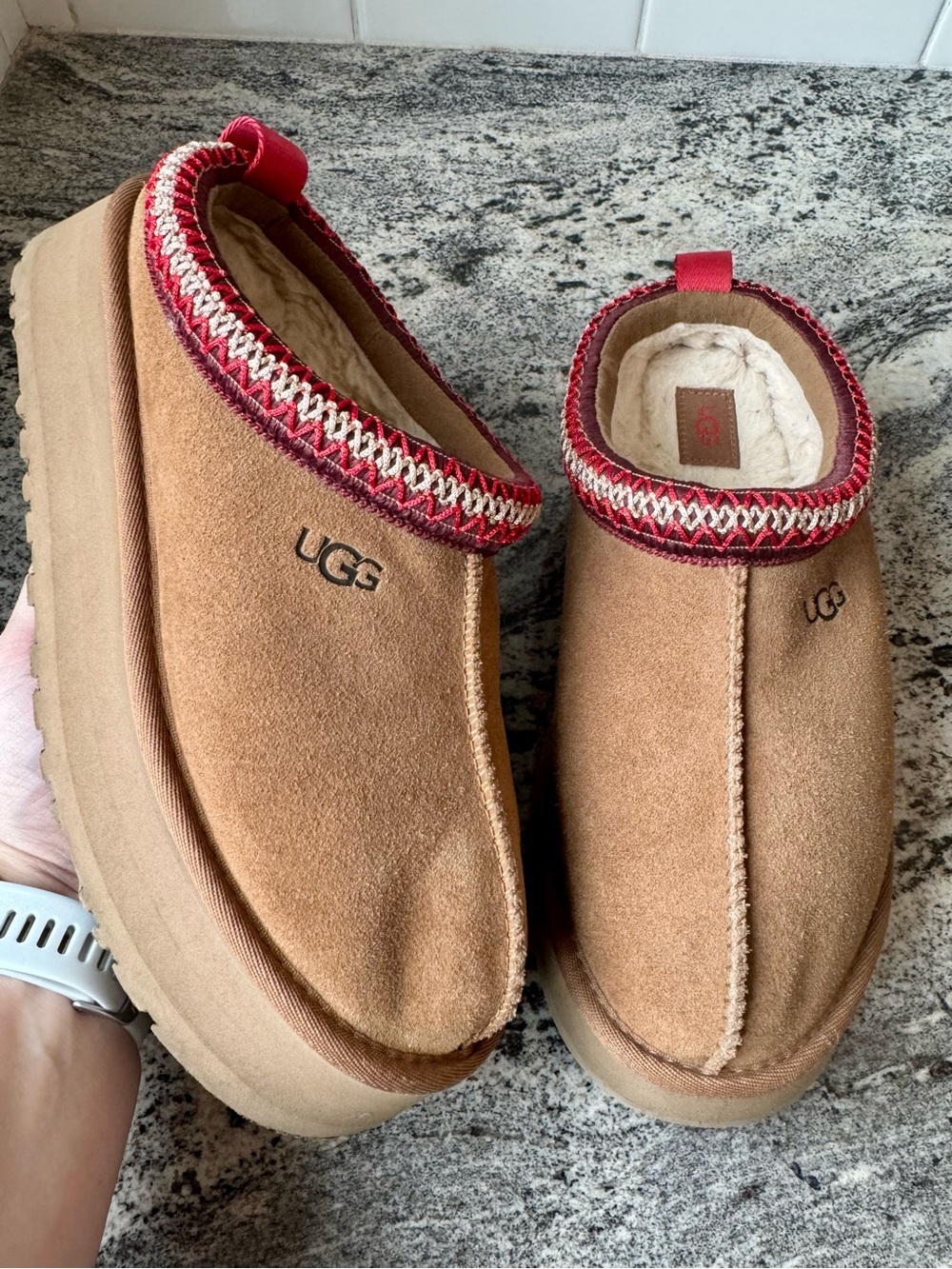 UGG Tazz Platform Slipper in Chestnut. VGUC. Women’s 8.